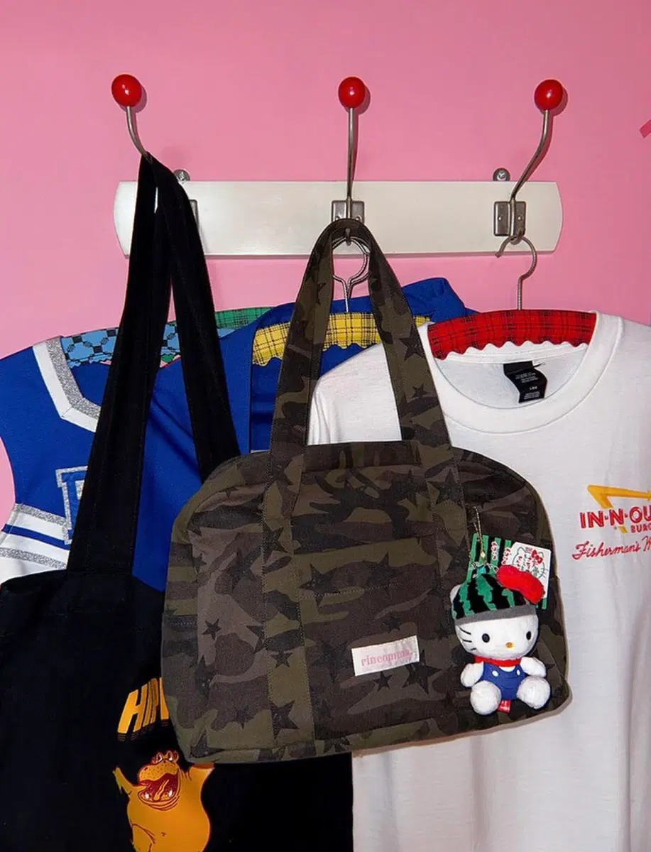 https://media.bunjang.co.kr/product/424761377_1_1787065568_w{res}.jpg